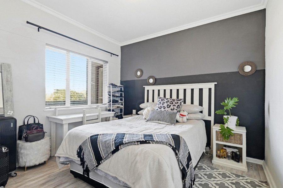 1 Bedroom Property for Sale in Wynberg Upper Western Cape